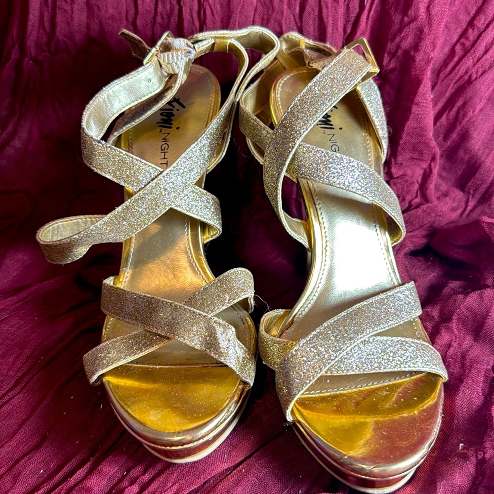 Gold glitter strappy heel sandal size 7